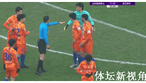 足球近期用手挡球是否违例