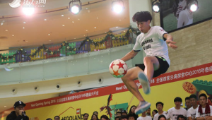 花式足球能否用于踢比赛？探索其在正规赛事中的可行性