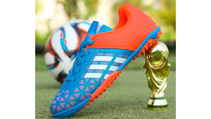 男生拖鞋足球鞋推荐哪款