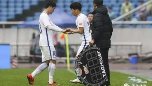 足球球员拿钱砸人是否犯法,背后法律问题引深思