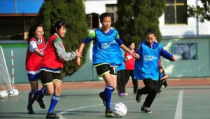 女生学足球有必要学颠球吗