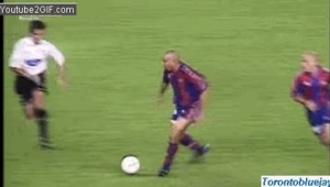 足球出界当下能否踢球,规则解读与实际情况剖析