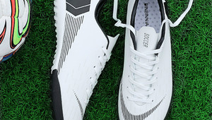 足球鞋刺客系列：哪双兼具好看外观与实用性能？