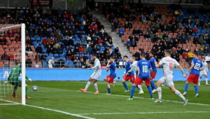 足球比赛衣服是否束腰？束腰与否对比赛有何影响？