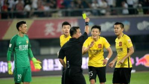 足球黄牌会被罚款吗？解析赛场黄牌背后的经济“密码”
