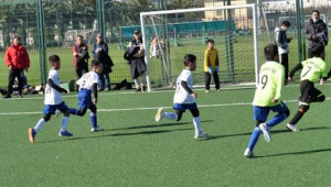 小孩练足球很灵活吗？好不好？探究足球训练对孩子灵活性的影响