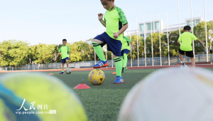 小朋友有必要去足球场吗?探索足球对孩子成长的意义