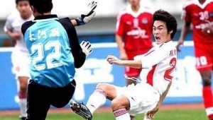 足球场上打架会被判刑吗?解析球场暴力的法律后果