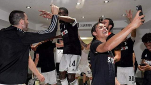 足球更衣室：能否成为可以抽烟的“灰色地带”？