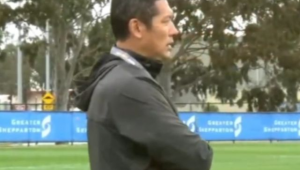 足球教练都要戴帽子吗？探究帽饰背后的原因与文化