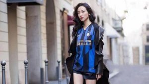 工装外套搭配足球球衣，这样穿到底好不好看？