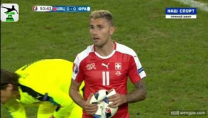 足球比赛时穿铁钉足球鞋吗？利弊分析与选择考量