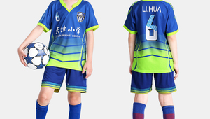 蓝色足球衣适配之选,哪款鞋子能与它完美搭配?