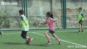 女生踢足球脚会变肥吗？探究踢足球对女生脚部的影响