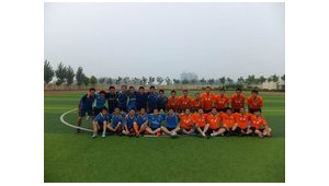 足球178身高能踢中锋吗