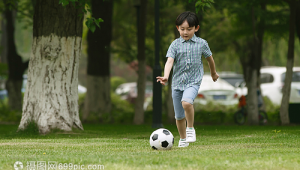 6岁孩子适合学踢足球吗?这些要点家长需知晓