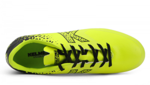 足球碎钉鞋推荐 防滑性能如何 适合女生吗