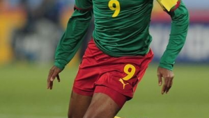 足球球员40岁面临生涯抉择，是否就此退役引关注