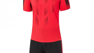 谁家的足球服好看吗？快来一起探讨足球服的时尚魅力