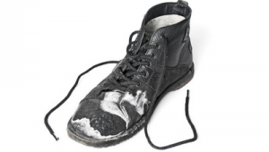 黑色足球鞋容易脏吗?探究其清洁难题与应对之道