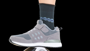 男童踢足球鞋透气吗？全方位解析，给孩子舒适运动体验