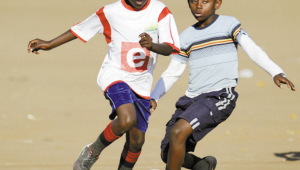 南非儿童热衷练足球，参与人数究竟多不多？