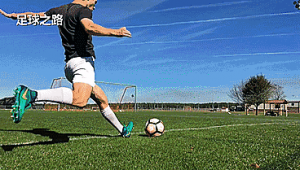 足球弧线球需要力量吗