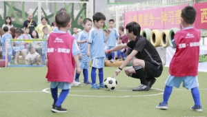 中班小朋友能否踢足球？探索适合他们的足球启蒙之路