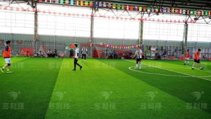 水泥地上究竟能不能踢足球？诸多因素影响需谨慎考量