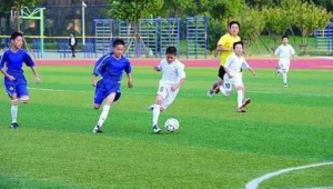 他们都是熬夜踢足球吗