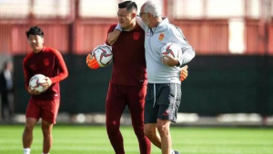 德尚足球教练严厉与否？探寻其执教风格背后的真相