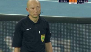 足球主裁判都是光头吗