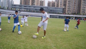 踢足球对男性而言，真的能有效锻炼身体吗？