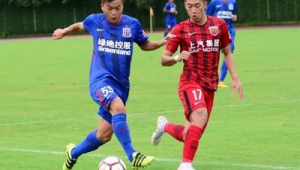 踢足球:必须和裁判握手吗?背后规则与文化引发思考