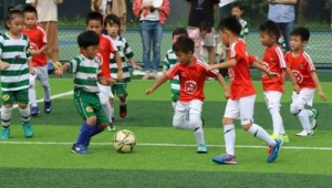 儿童需要踢儿童足球吗？探究足球运动对孩子成长的利弊