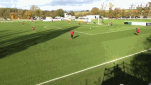 踢足球时究竟能否被直接踢出场外，背后规则你了解多少？