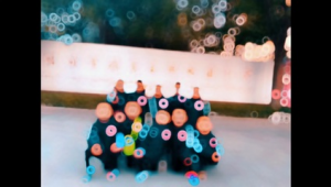 女生看足球时关注铲球,这种现象是否正常引发思考