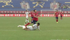 足球进攻自己球门算犯规吗，背后规则你了解多少