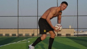 用足球可以练腹肌吗?答案竟然是……