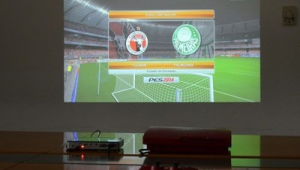 投影仪看足球哪款好用一点