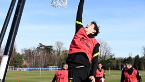 有足球运动员打篮球的吗