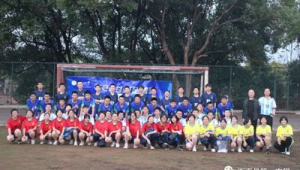 打足球有什么乐趣吗？在绿茵场上追逐，尽享激情与欢乐