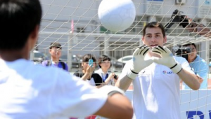 足球手抛球是否需听哨,规则细节引关注