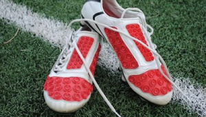 哪款足球鞋不磨脚掌？探寻舒适之选解锁无忧运动体验