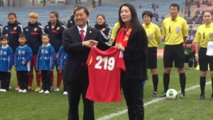 足球退役仪式照片是否真实?引发对其背后真相的深度探寻