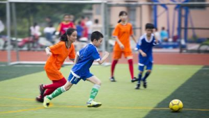 足球真的只有男生喜欢吗？打破刻板印象，看女足魅力绽放