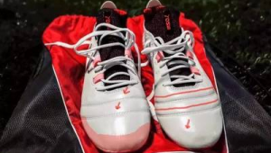 牛皮足球鞋容易掉皮吗？来贴吧一起探讨交流