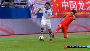 足球比赛中用身体挡人是否犯规,规则如何界定?