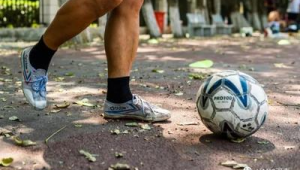 踢足球时不能吸烟吗？探讨运动与吸烟的冲突与健康考量