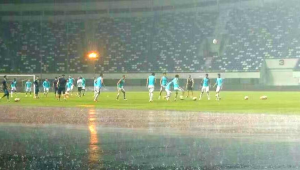 暴雨天训练足球：是磨炼还是徒劳？成效几何待探究